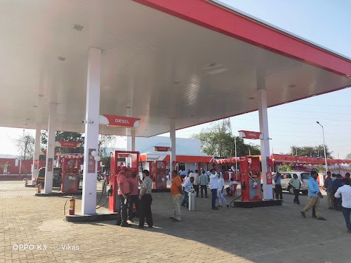 Nayara petrol pump an cng