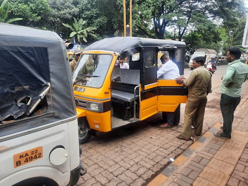 ELRCTRIC RICKSHAW & LOVATO CNG DISTRIBUTOR & PUNE / LATUR, S G GROUP AUTOMOBILES