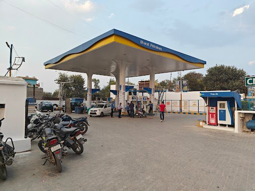 Bharat Petroleum, Petrol Pump -Amarnath Gupta